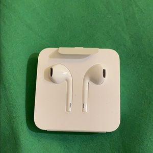 Wired Apple headphones